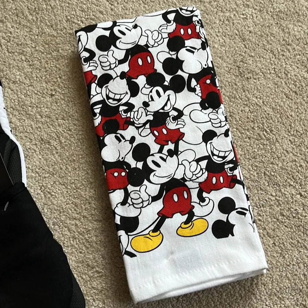 NWT Mickey Mouse Disney kitchen towel and oven mit set